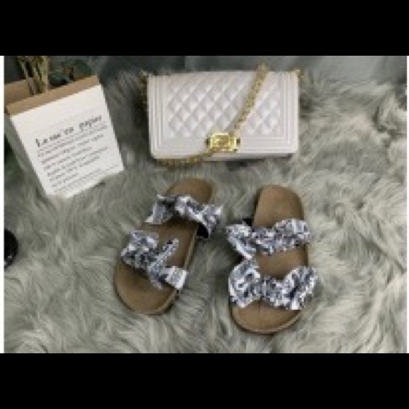 Slippers - Picture 2 of 7